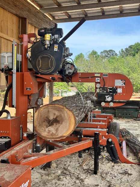 Stingray's band sawmill cutting a log from a tree job into lumber